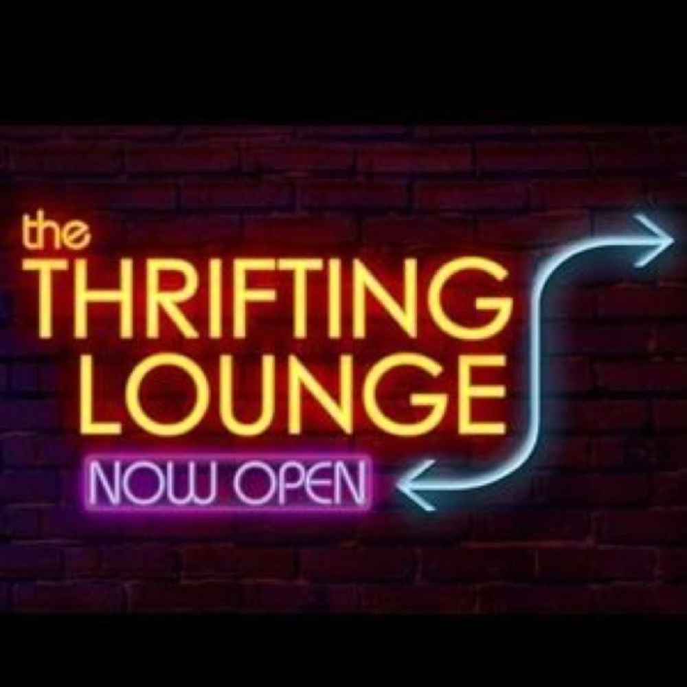 Lounge is open!! 🌹